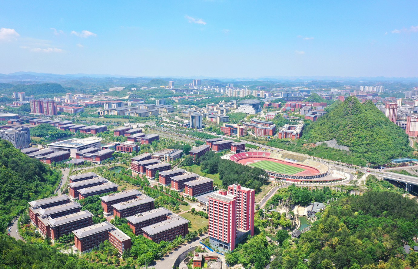 花溪大学城是贵安新区连接贵阳市的“桥头堡”,是贵安新区核心职能聚集区五大新城之一,总规划面积63.46平方公里,集教育、科研于一体。林民 摄.jpg