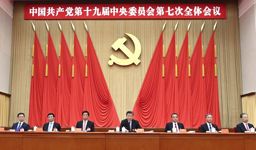 中国共产党第十九届中央委员会第七次全体会议,于2022年10月9日至12日在北京举行。这是习近平、李克强、栗战书、汪洋、王沪宁、赵乐际、韩正等在主席台上。