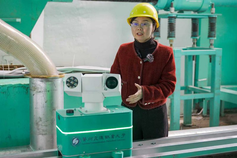 智能巡检机器人正在工作。贵州交通职业大学供图