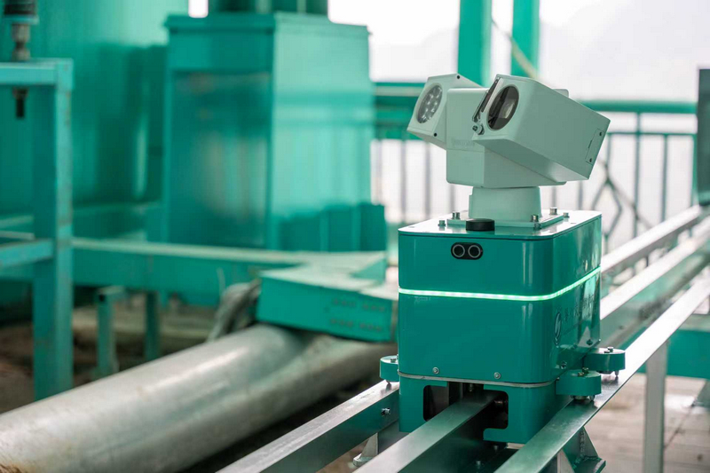 智能巡检机器人正在工作。贵州交通职业大学供图